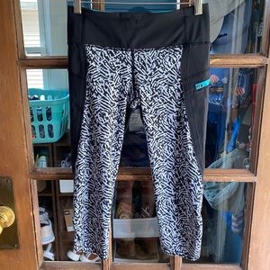 Lululemon Black White Leggings Crops Size 4